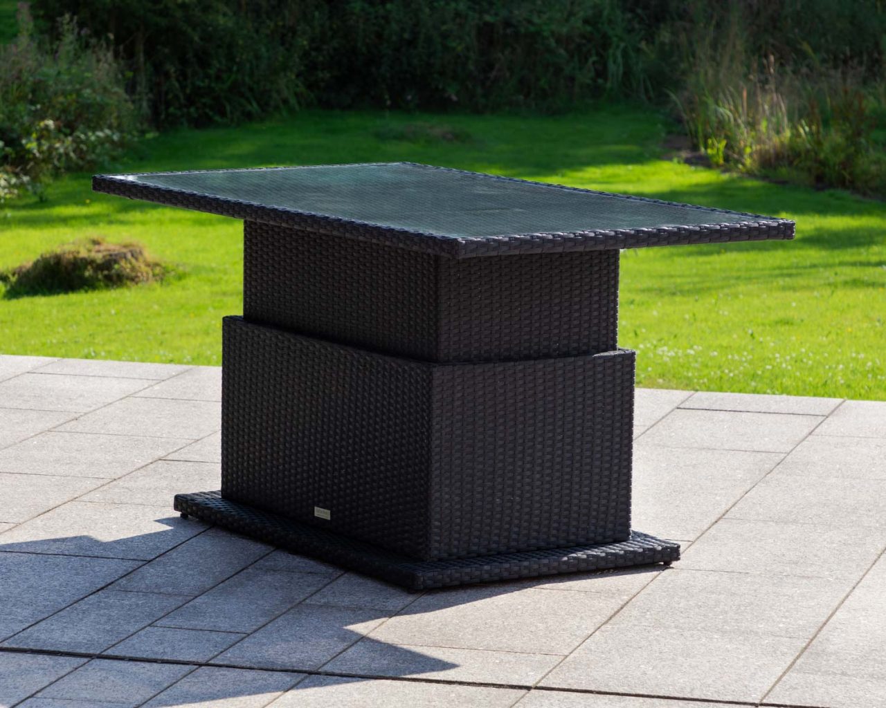 Adjustable Rectangular Dining Table in Black & White - Rattan Garden